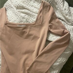NWOT aritzia Babaton Contour Top in Nude